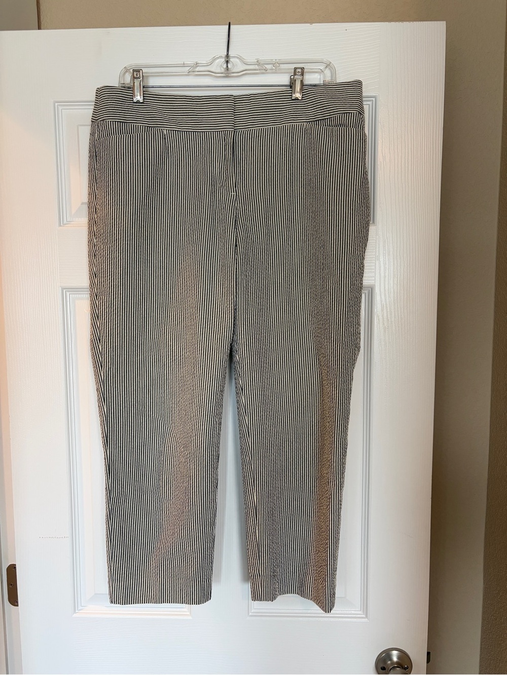 Loft Seersucker Cropped Pants Capris Sz 10 Preppy Coastal Grandma Nautical C11